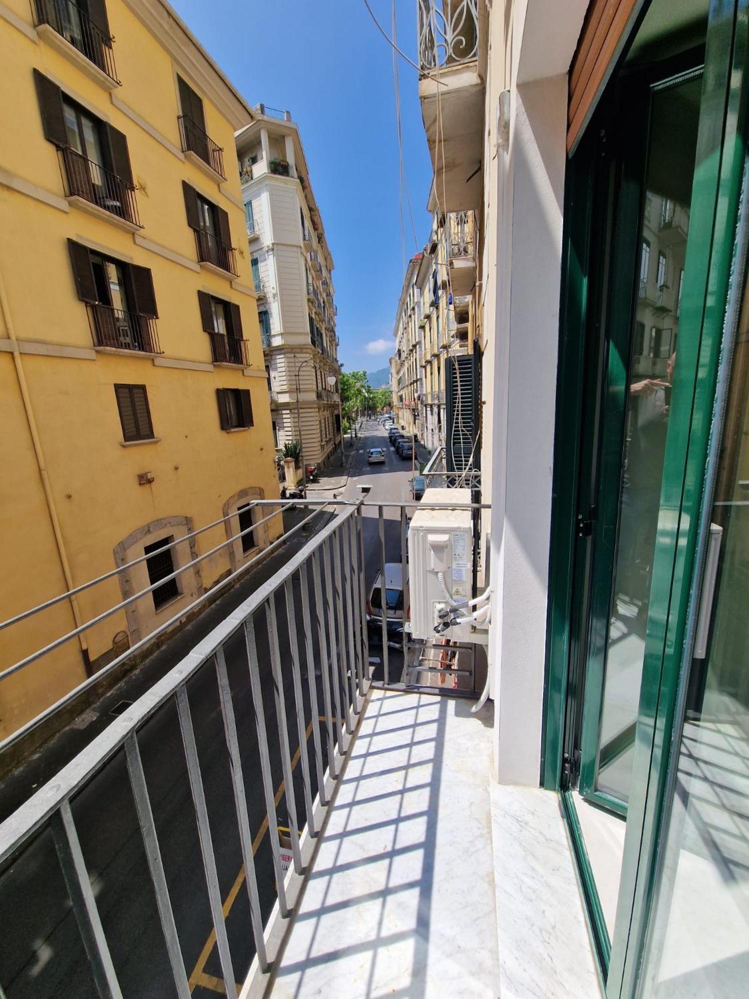Alessia Holiday House 90Mq Salerno Centro Kültér fotó